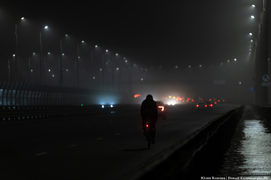 Между огнями и туманами: фотопрогулка по вечернему Калининграду