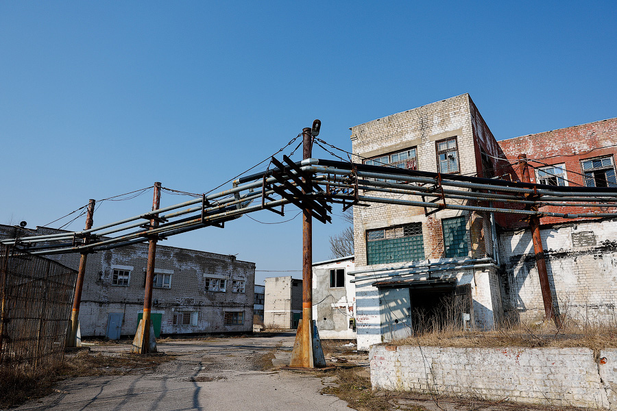 Домик из волчьих черепов: колония в замке Тапиау глазами бывшего политзаключённого (фото)