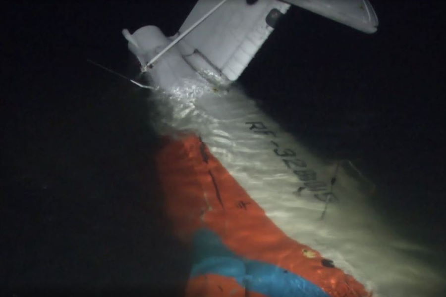 Затонувший в Куршском заливе вертолет КА-32 поставили на колеса