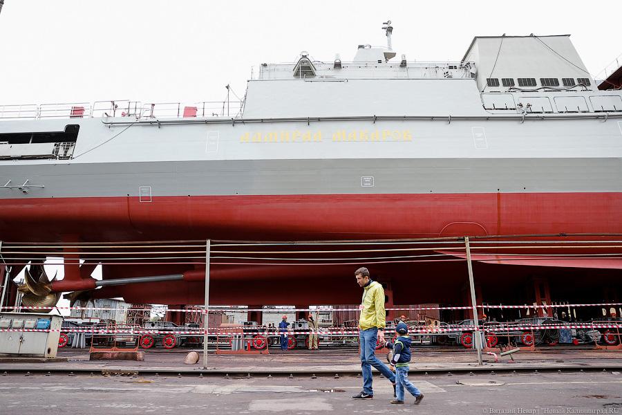 Исполин на колёсах: в Калининграде спустили на воду фрегат «Адмирал Макаров»