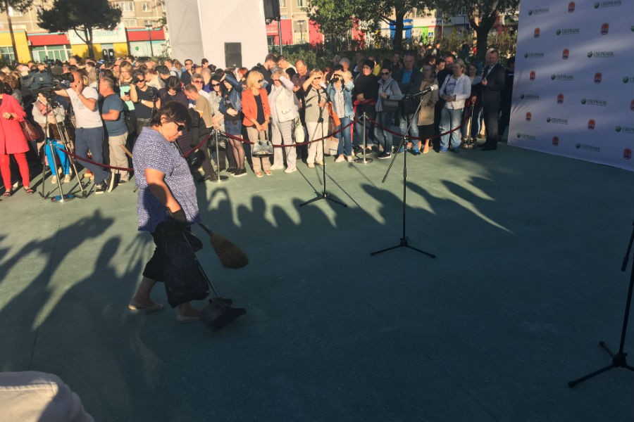 Дети разбили «кнопку запуска» нового фонтана в сквере у ДКМ