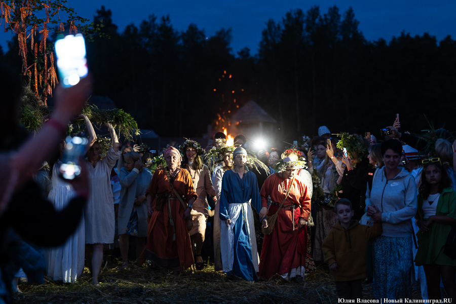 В свете пламени костра: как в Ушкуе отмечали праздник Ивана Купалы (фото)