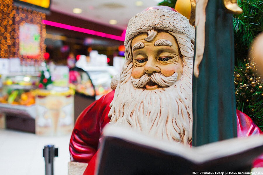 В Пензе проверяют сообщения о человеке в костюме Деда Мороза, раздавашем детям снюс