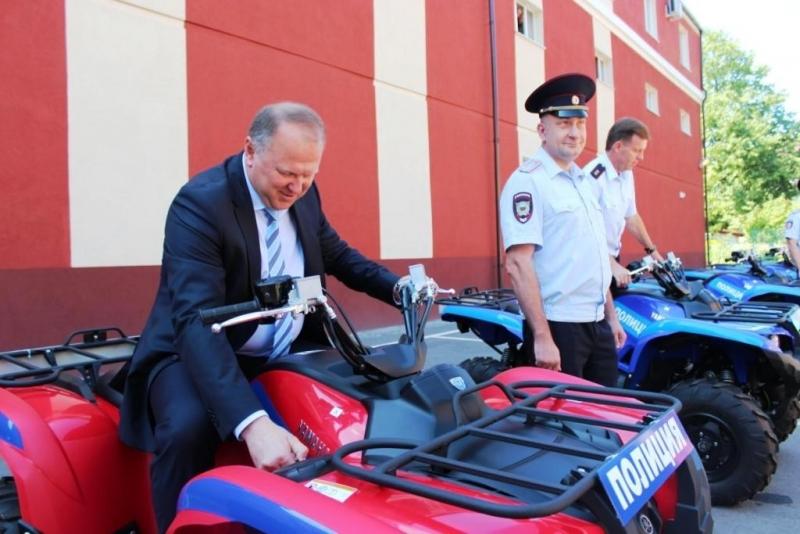 Мартынов и Цуканов прокатились на квадроциклах для ловли лихачей на пляжах (фото)