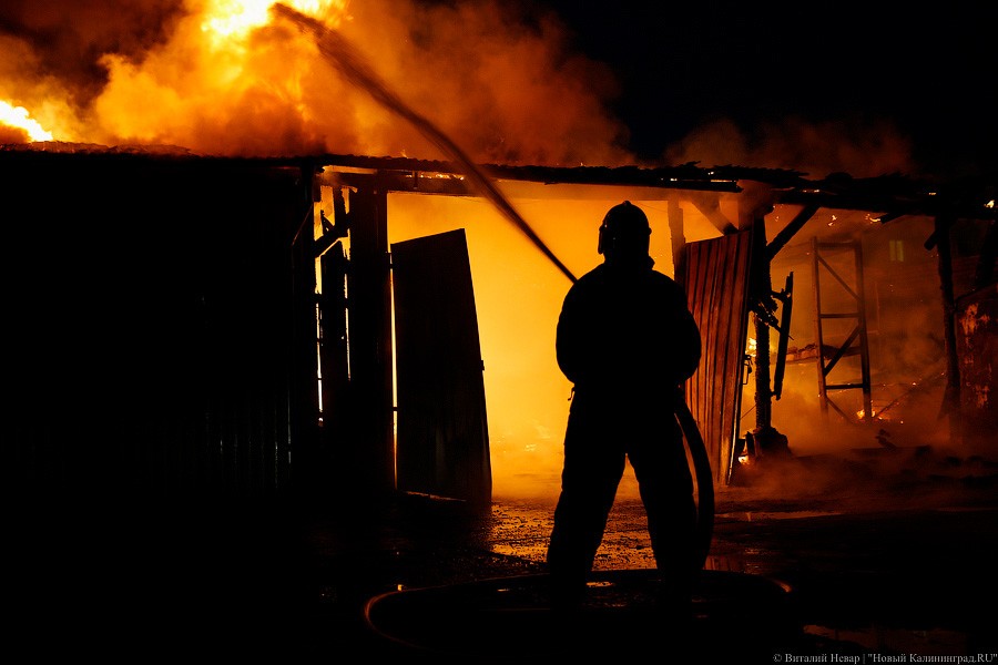 При пожаре в Черняховском садовом обществе пострадал человек