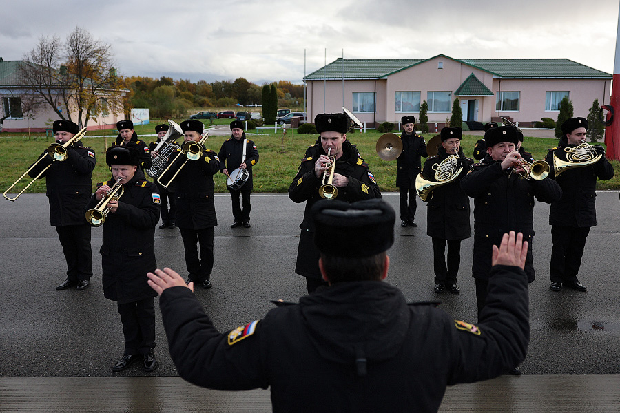 Хмурое утро: из Калининграда отправили очередную группу мобилизованных (фото)