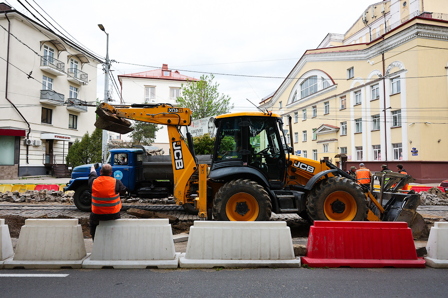 Ради трамвая придется потерпеть: что происходит на пр. Мира из-за перекладки рельсов (фото)