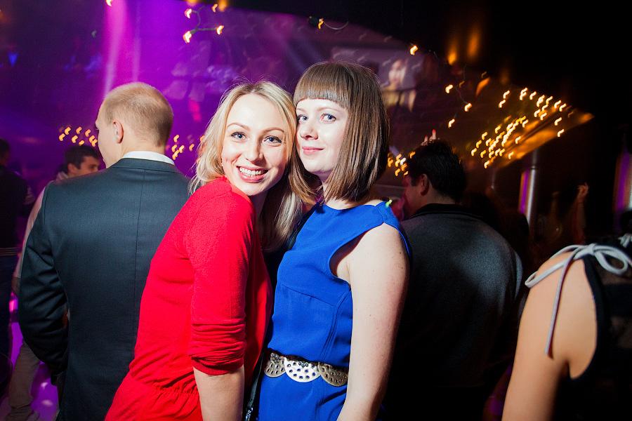 «Танцуют все!»: фоторепортаж с выступления проекта Astero в «Универсале»