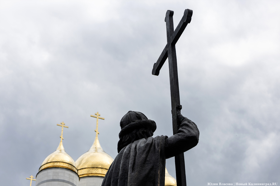 Кирилл и Владимир: глава РПЦ провел в Калининграде богослужения и освятил новый памятник (фото)