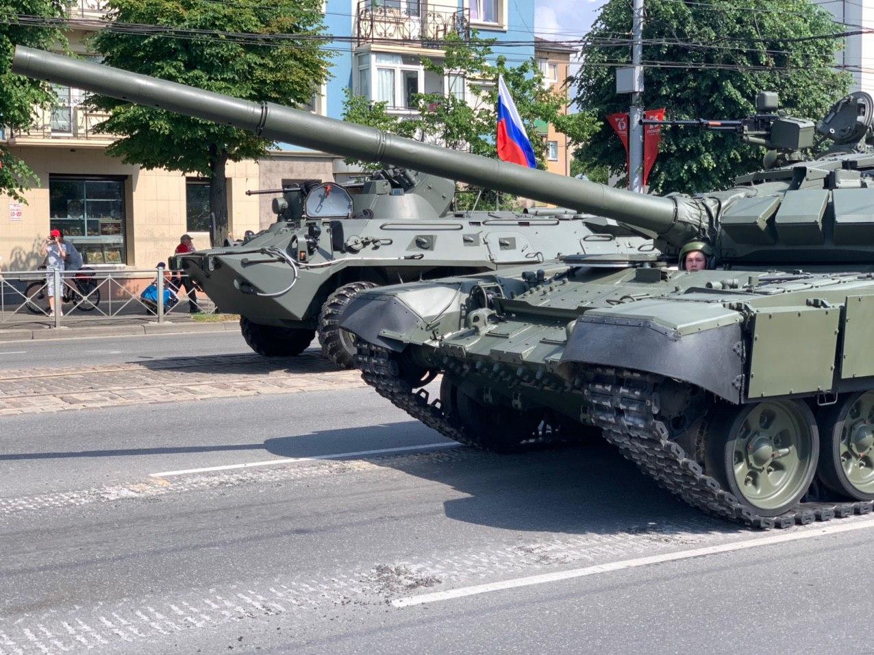 Горвласти: асфальт на Ленпроспекте во время парада серьезно не пострадал