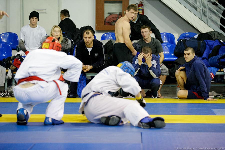 Бросок через бедро: как проходит чемпионат ВМФ по армейскому рукопашному бою