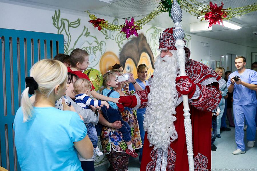 «Он настоящий»: региональный кардиоцентр посетил Дед Мороз из Великого Устюга