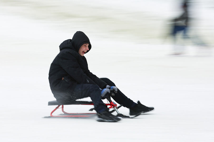 Полет на санках: как в Центральном парке Калининграда с горки катаются (фото)