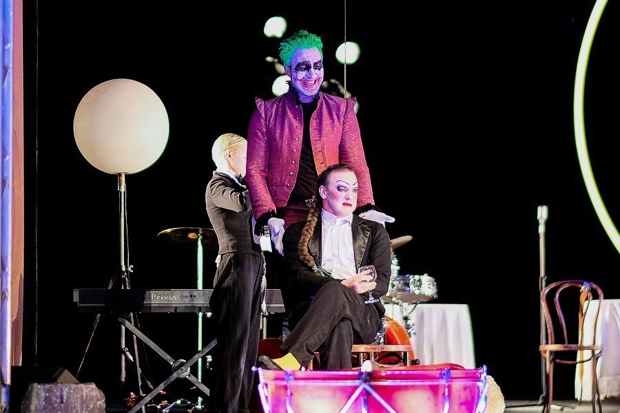 Живых больше нет: «Балтийские сезоны» завершились антивоенным спектаклем (фото)