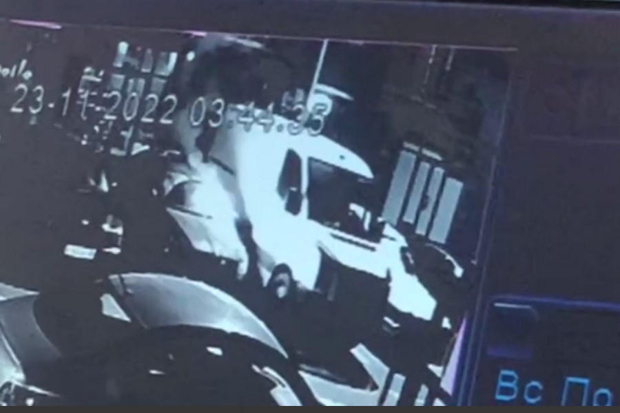 Экс-депутат Гендриксон опубликовал видео предполагаемого поджога его машины (видео)