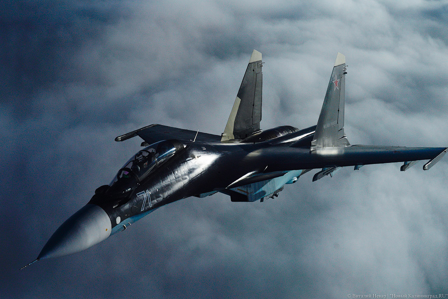 Летчики Балтфлота отрабатывают дозаправку в воздухе. Фоторепортаж «Нового Калининграда»