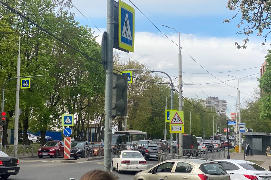 Из-за ДТП с участием автобуса в центре Калининграда образовались серьезные пробки