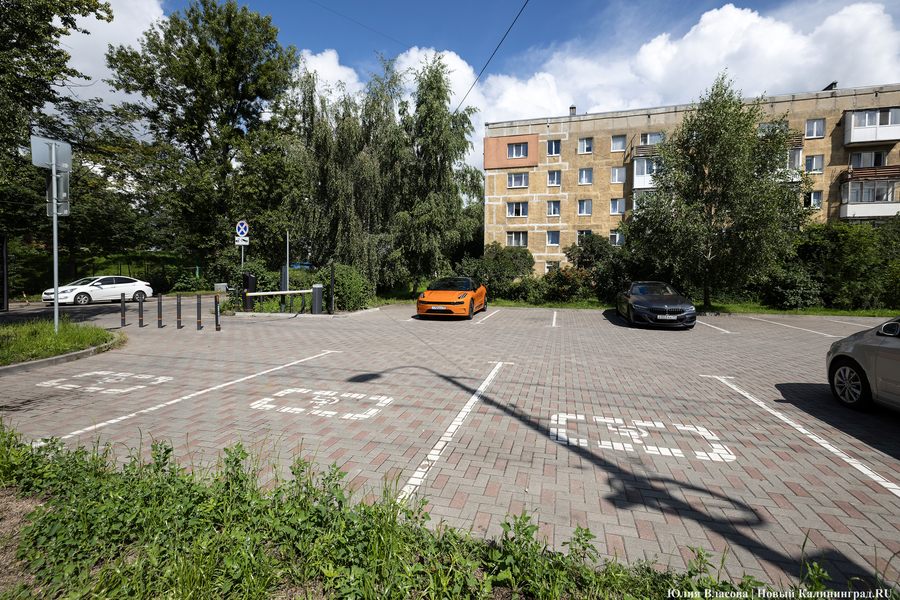Горвласти рассказали, планируется ли вводить платные парковочные зоны на центральных улицах