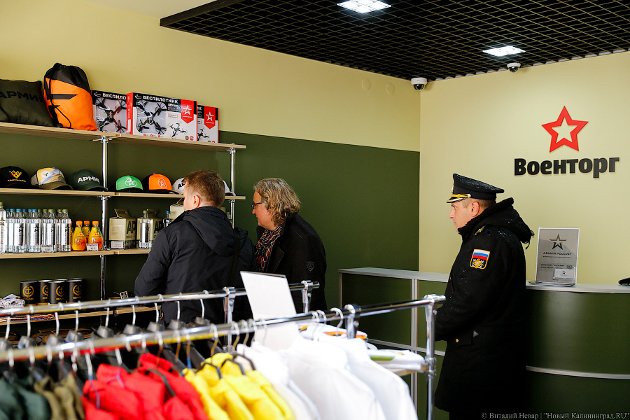 Армейская философия: как в Калининграде продают «вежливых» людей и мишек