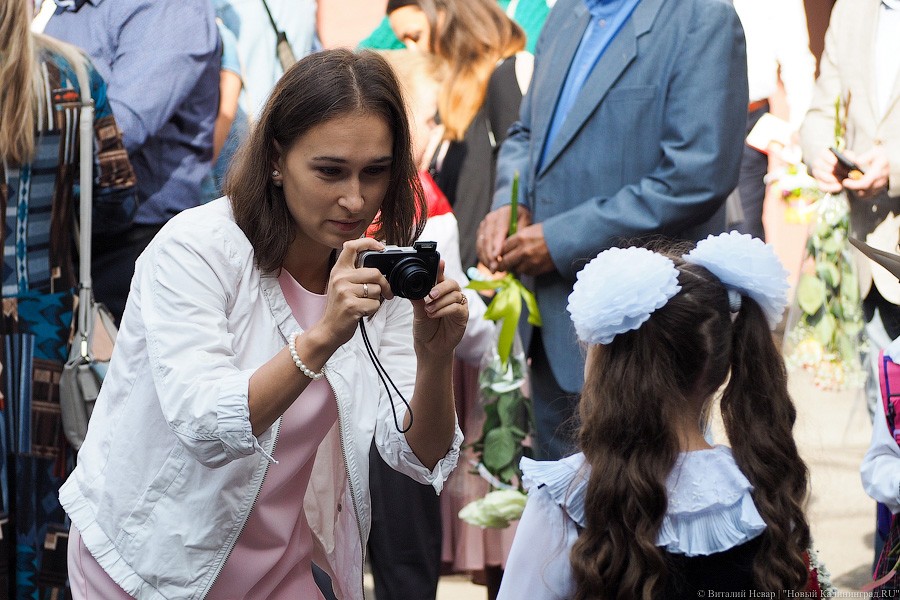 Банты, цветы, печальные дети: 1 сентября в Калининграде (фото)