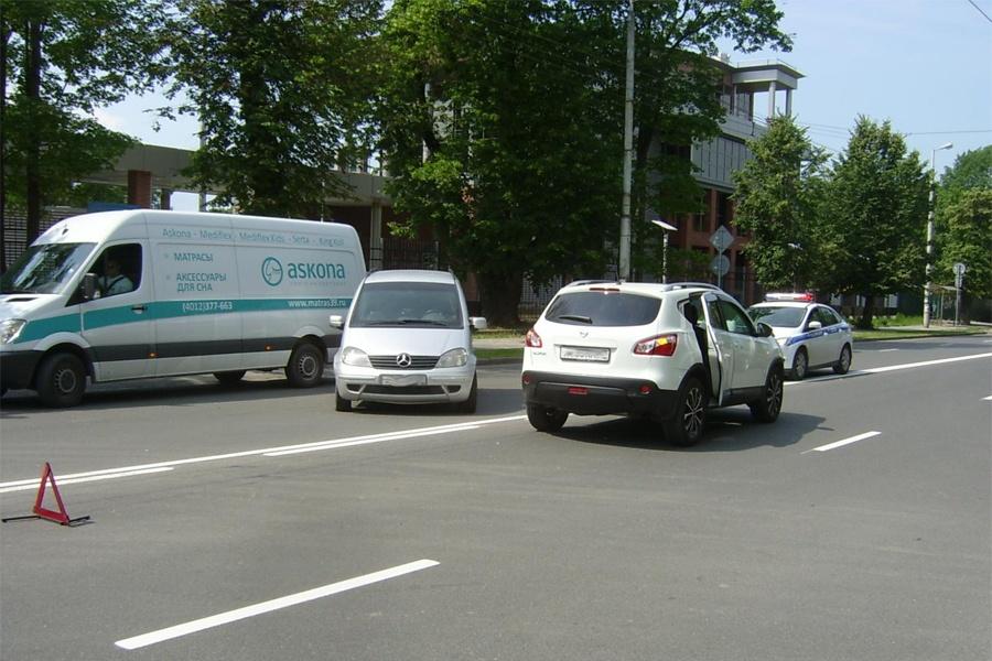 На выходных в Калининграде двое пешеходов попали под автомобили (+фото)