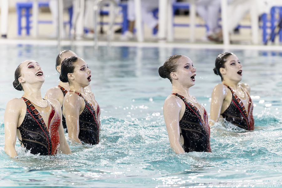 Брызги и грация: в Калининграде разыгрывают Кубок России по синхронному плаванию (фото)