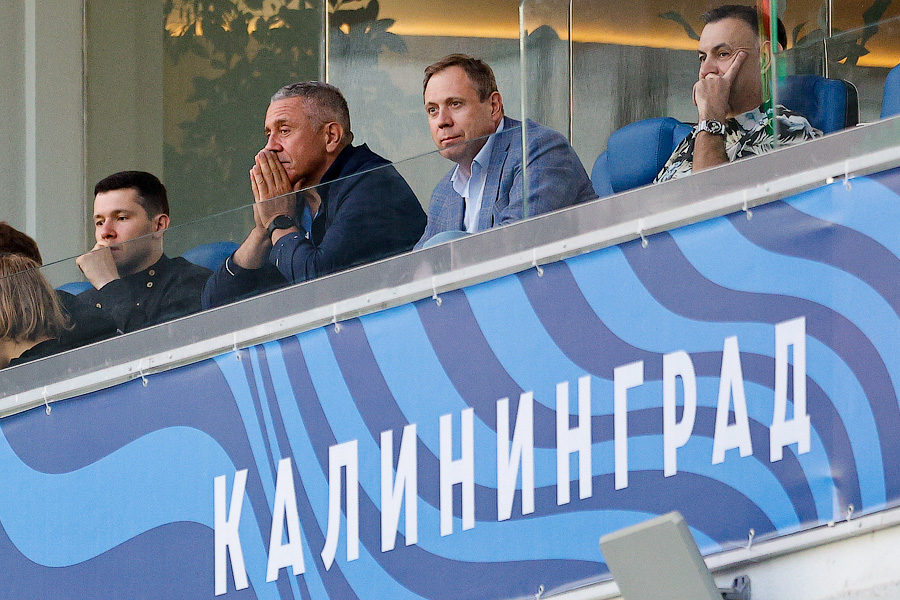 За месяц до выборов Алиханов проскандировал на стадионе «Только Кёниг!»