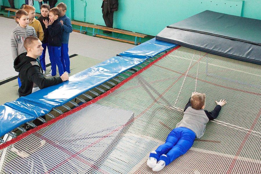 «Прыгучий спорт»: фоторепортаж с соревнований по прыжкам на батуте