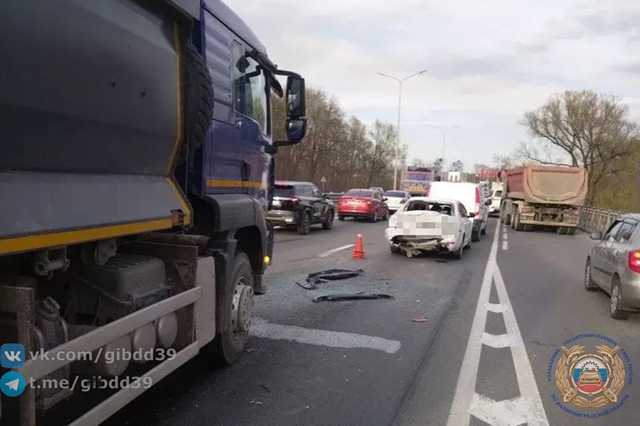 В массовом ДТП на Моспроспекте пострадал ребёнок (фото)