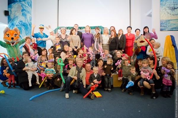 Клиника «Геном» в честь 5-летия подарила праздник детям и их родителям