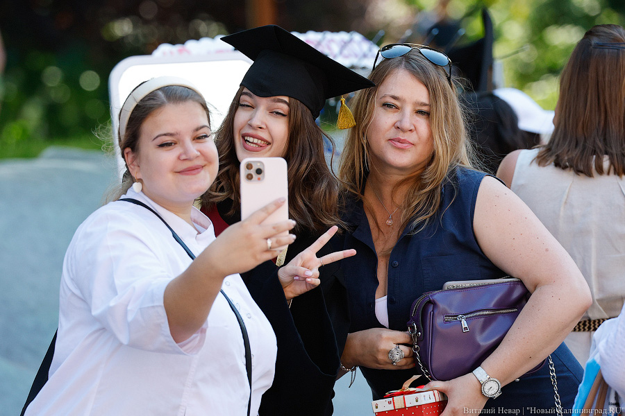 Диплом — и точка: выпуск студентов БФУ им. Канта в Кафедральном соборе (фото)