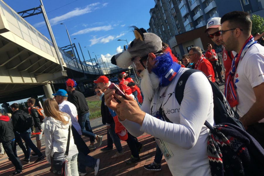 Que sera: болельщики Швейцарии и Сербии устроили шествие в Калининграде (видео)
