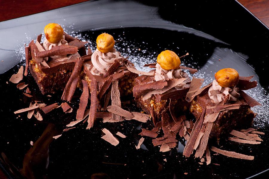 «Сладкое искушение»: классические и авторские десерты к 8 Марта от ресторанов «Наутилус»