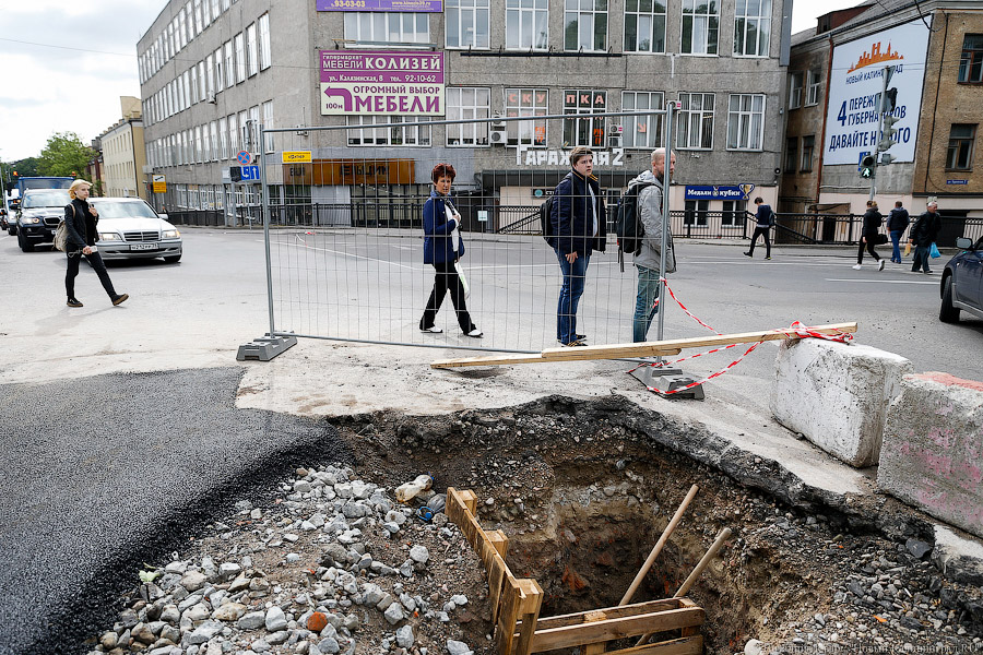 «Экватор» и «желтый глаз»: в Калининграде идет ремонт дорог и тротуаров 