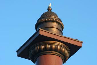 Триумфальную колонну решено увенчать орденом Победы