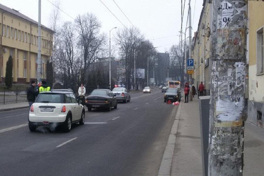 На ул. Горького столкнулись 4 автомобиля (фото)