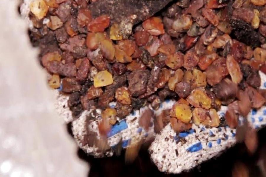 В Балтийске в немецком форту полиция нашла тайник с янтарём на 87 миллионов евро (фото)