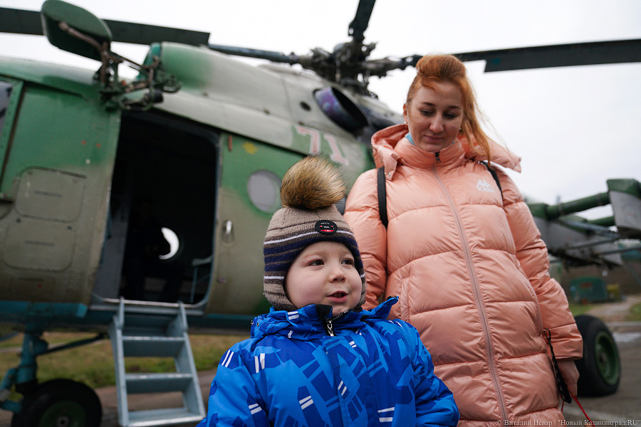 Полет в подарок: летчики Балтфлота исполнили мечту тяжелобольного 6-летнего мальчика