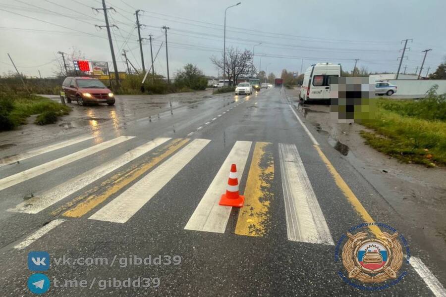 В Калининграде на ул. Емельянова на пешеходном переходе сбили школьника (фото)