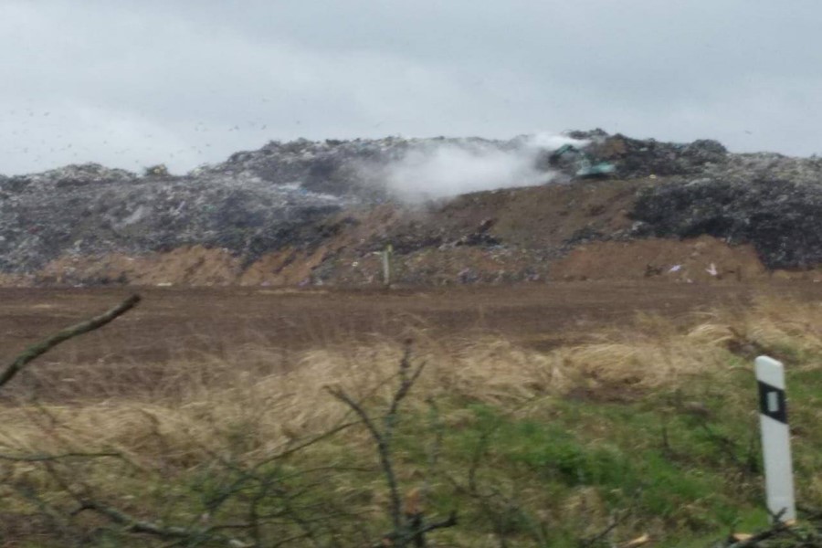 Экологи: в Гвардейском районе загорелась свалка в пос. Ельняки (фото) (видео)
