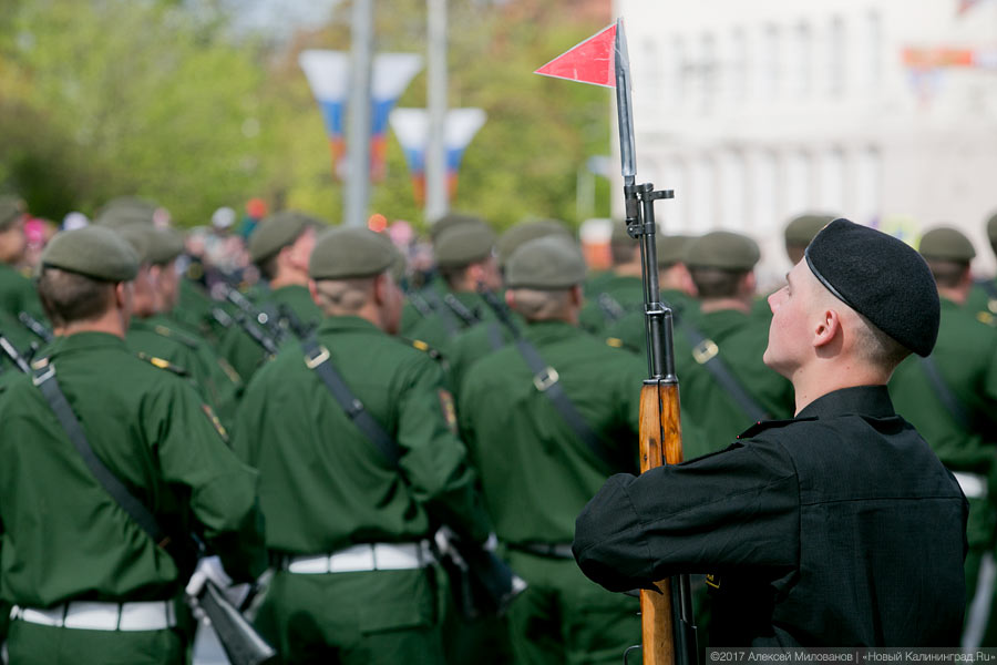 «Гвоздики», «Град» и снег: в Калининграде прошел Парад Победы