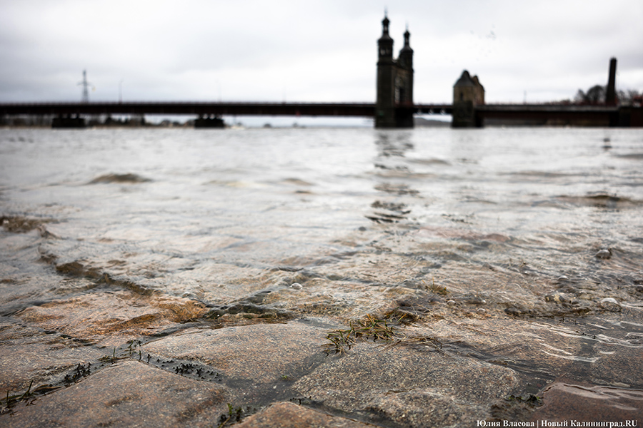 7 февраля: затопленная набережная в Советске
