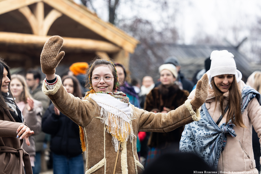 Блины, пляски и огонь: как отпраздновали Масленицу в поселении викингов «Кауп»