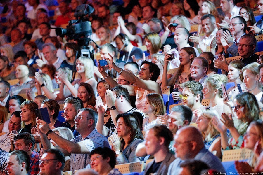 Rauschen girls: о чём шутили на «Голосящем КиВиНе» в Светлогорске (фото)