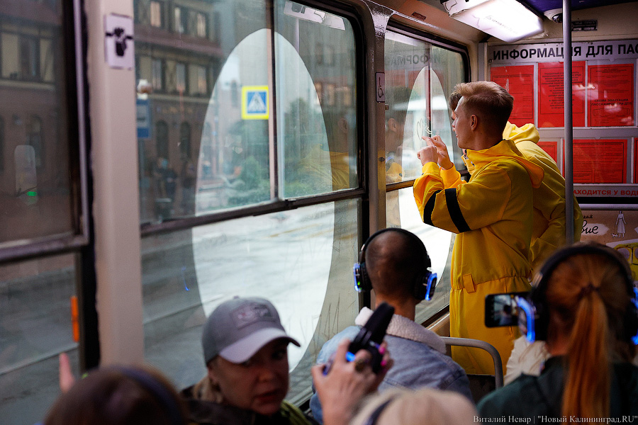 Не Калик, а Кёниг: в Калининграде запустили спектакль-променад в трамвае (фото)