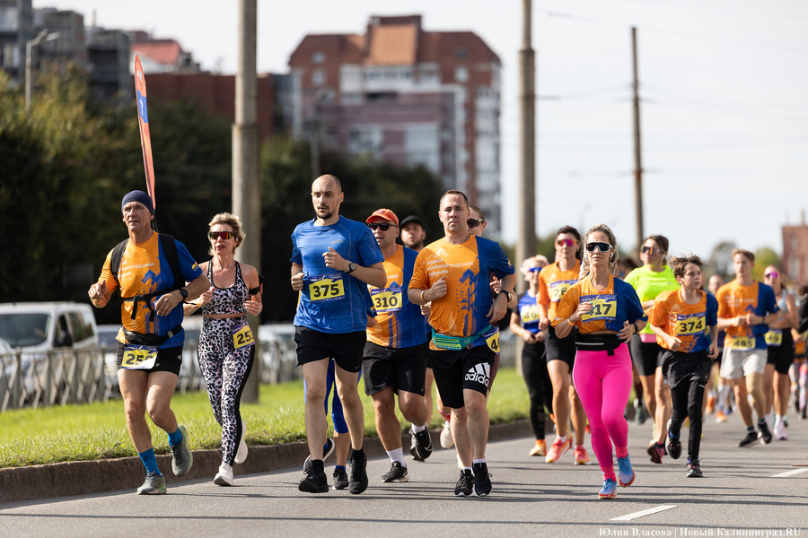 Перекрыть и побегать: марафонцы собрали медали и гнев автомобилистов Калининграда (фото)