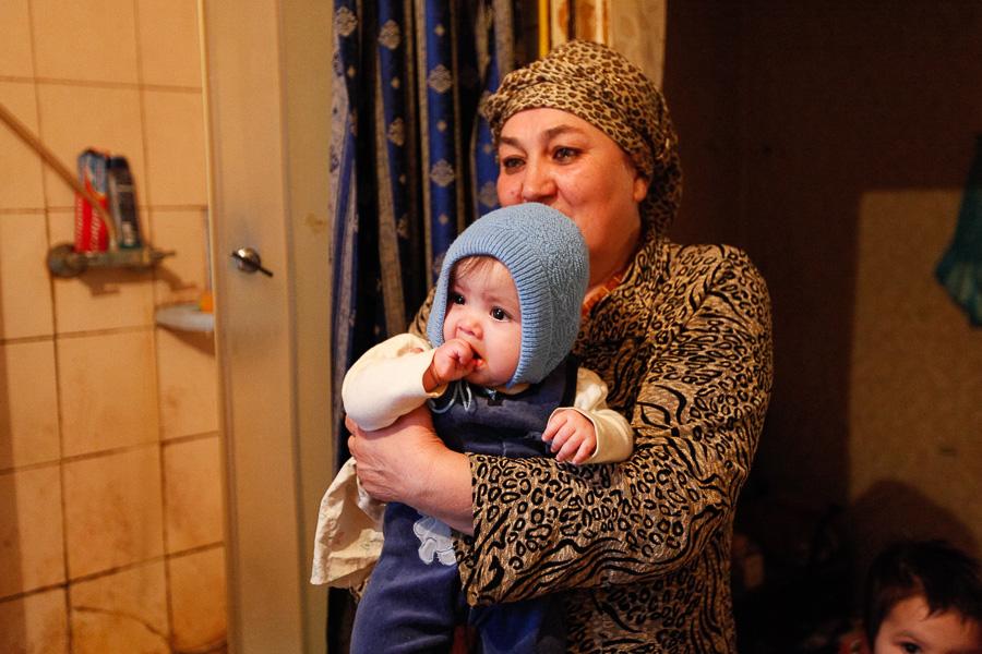 Капля в море, или 8 билетов в один конец: как судебные приставы отправили на родину таджикскую семью