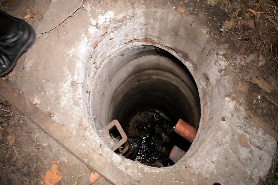 В Калининграде 4-летняя девочка провалилась в канализацию (фото, видео)