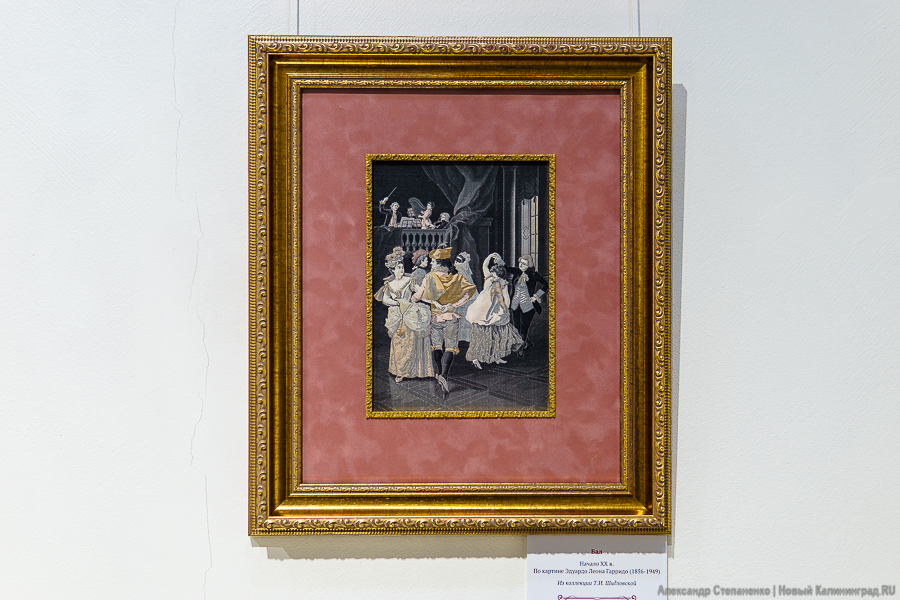 «С французским шармом»: в Калининграде открылась выставка шелковых картин (фото)