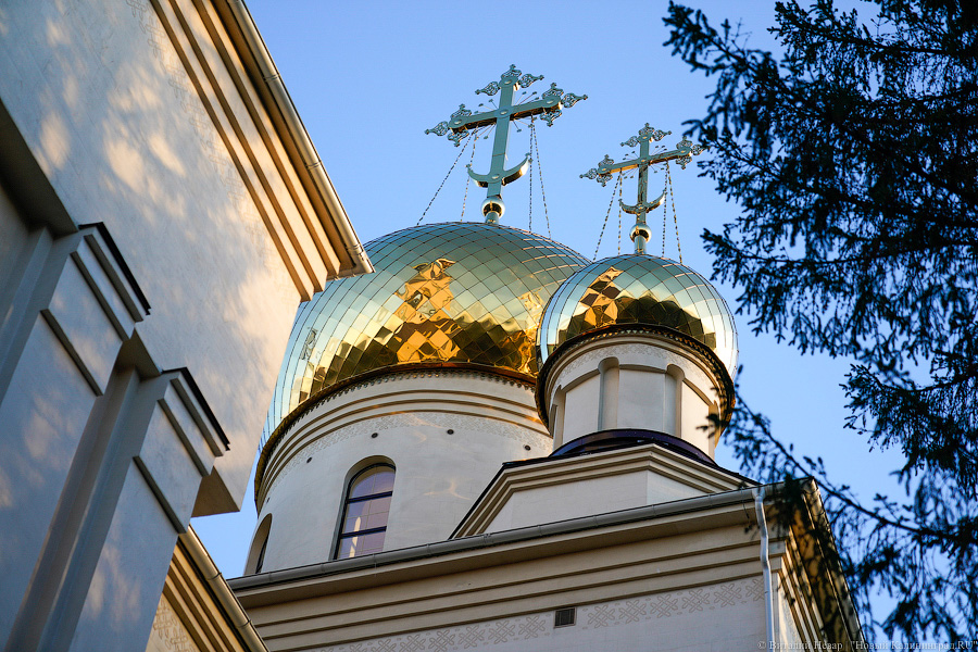 Богослужение в масках: в Калининграде прошла первая литургия в новом храме (фото)